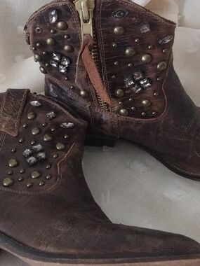 Steve Madden /Brown Studded Western Ankle Boots with Rhinestones